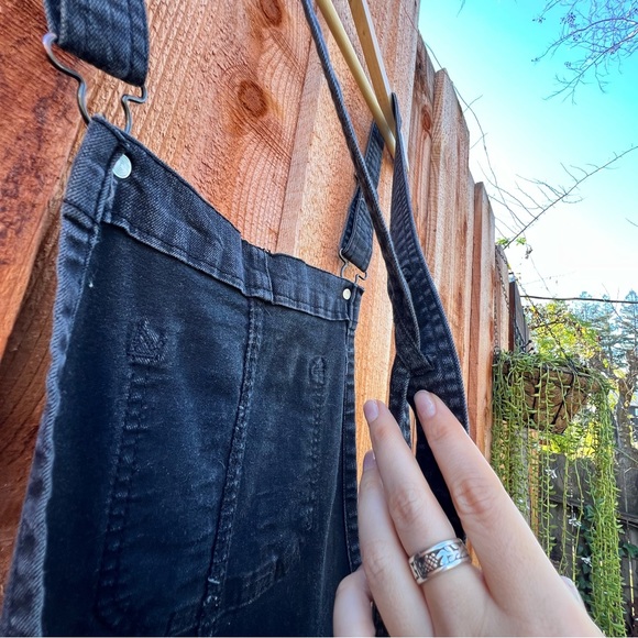 Vintage Black Wash Low Rise Skinny Cropped Overalls 🌿 - Picture 5 of 10